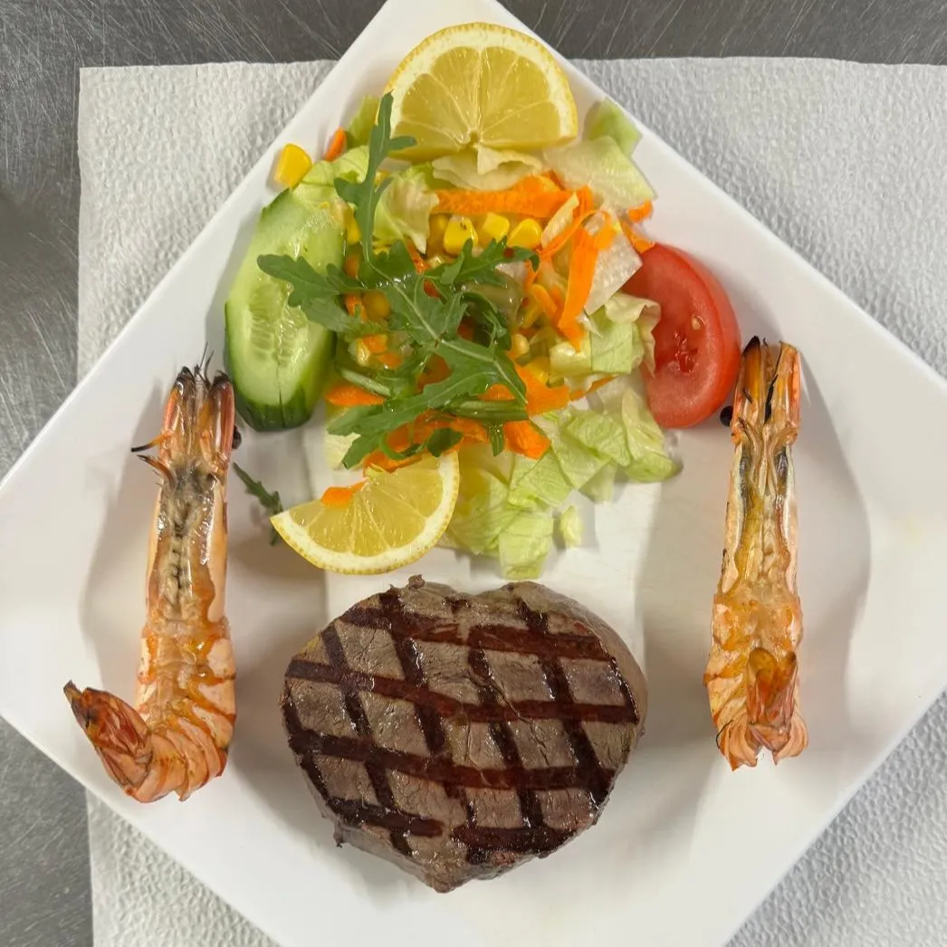 Steak and grilled gambas